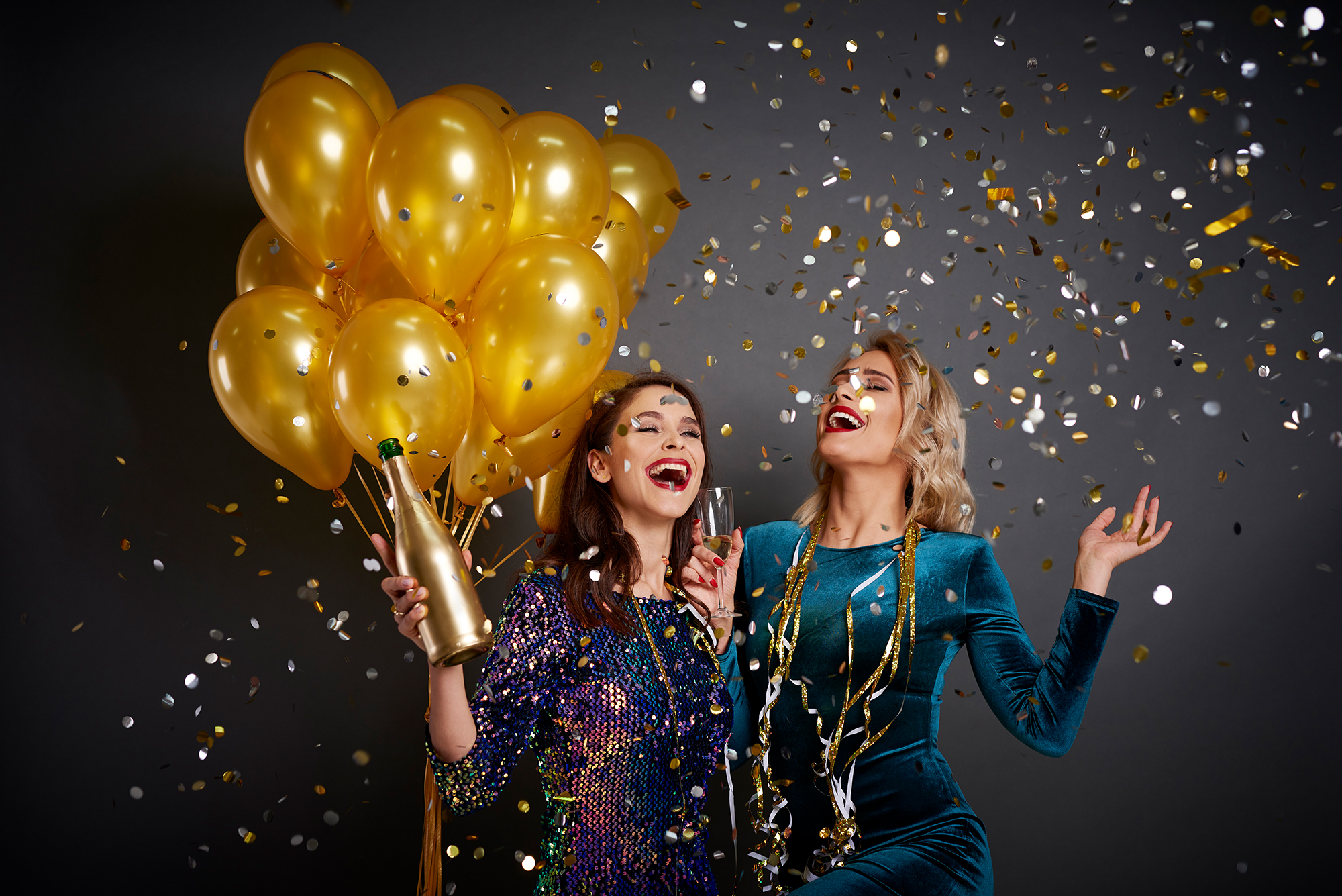 В каких цветах встречать Новый год 2023, чтобы быть счастливой